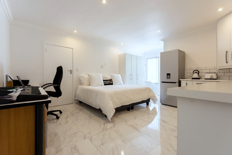 5 Bedroom Property for Sale in Golden Mile Western Cape